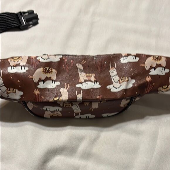 Sleek Adjustable Black and Brown Belt Bag for Everyday Use - Picture 2 of 6